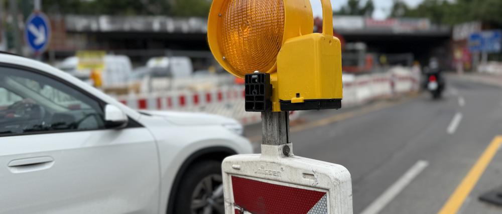 In Berlin wird gebaut: Baustelle am Wolfensteindamm in Steglitz-Zehlendorf.