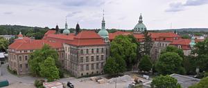 Das Stadthaus und Teile des Verwaltungscampus hinter der Hegelallee. 