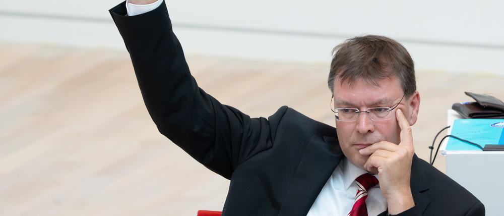 Der Brandenburger BSW-Landtagsabgeordnete Sven Hornauf sieht noch Änderungsbedarf am Haushalt. (Archivbild)
