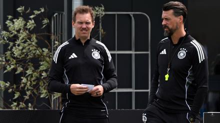 Julian Nagelsmann (l) und Sandro Wagner beim letzten gemeinsamen DFB-Training.