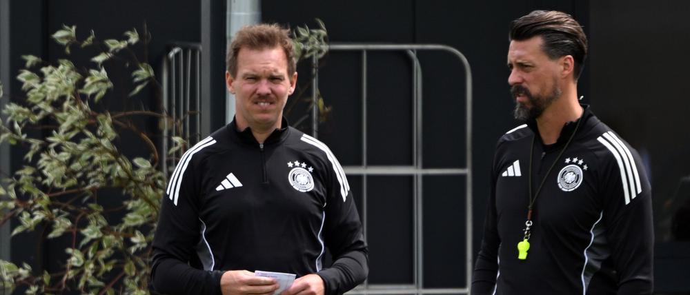 Julian Nagelsmann (l) und Sandro Wagner beim letzten gemeinsamen DFB-Training.
