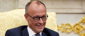 Bundeskanzler Friedrich Merz (CDU) wird im Oval Office im Weißen Haus von US-Präsident Trump empfangen. 