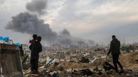 Die israelische Armee greift weiterhin im Gazastreifen an. (Archivbild) 