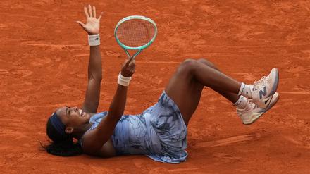 Coco Gauff jubelt nach ihrem Sieg bei den French Open.