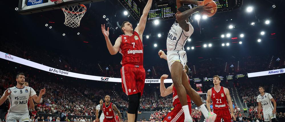 Bayerns Basketballer stehen nach einem deutlichen Erfolg vor dem Einzug ins Playoff-Finale.