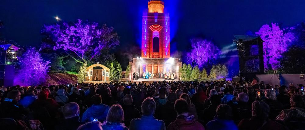 Nach Angaben der Stadt waren 1.500 Zuschauer bei der Premiere der diesjährigen Sagennacht dabei.