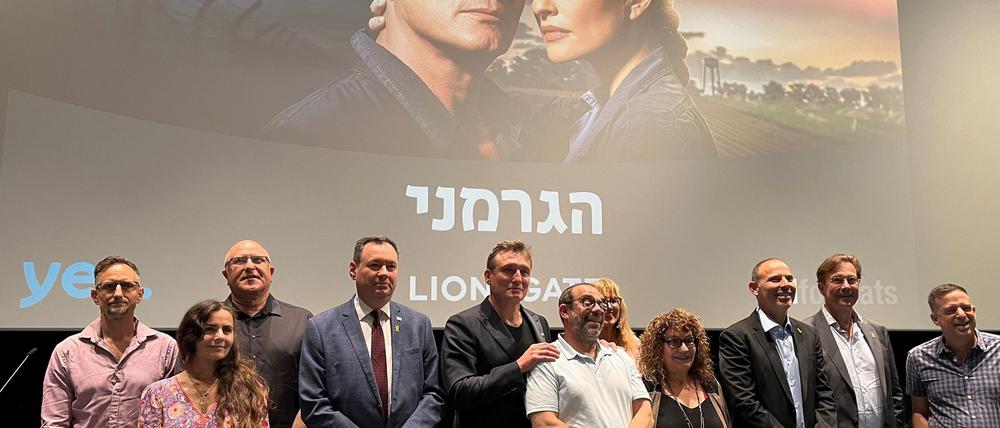 Oliver Masucci (5.v.l.) lernte für die Serie Hebräisch.