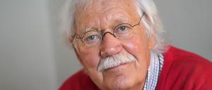 Der Radio- und TV-Moderator Carlo von Tiedemann sitzt im Cafe «Funk-Eck».  