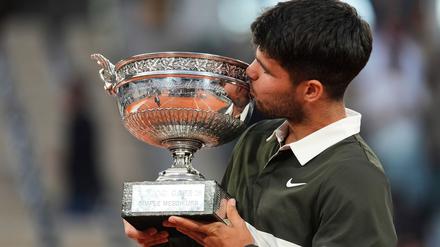 Carlos Alcaraz holt seinen fünften Grand-Slam-Titel.