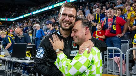 Wird Bob Hanning am Saisonende wieder in den Armen von Jaron Siewert weinen?