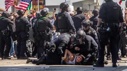 In Los Angeles und San Francisco kam es zu zahlreichen Festnahmen.
