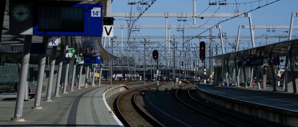 Wegen eines Bahnstreiks in den Niederlanden fallen am Dienstag auch die meisten Züge von Deutschland nach Amsterdam aus (Archivbild).