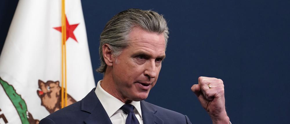 Gavin Newsom, Gouverneur von Kalifornien, spricht auf einer Pressekonferenz in Sacramento (Symbolbild).