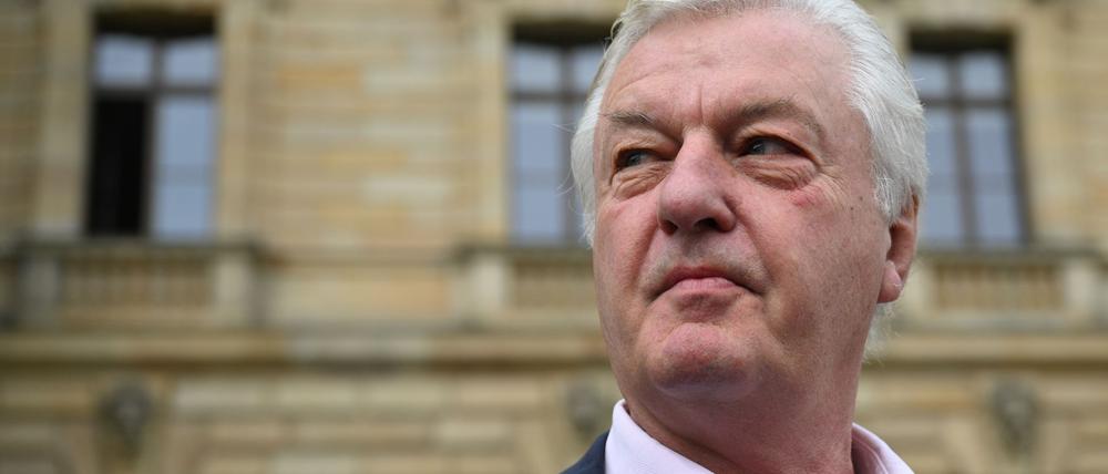 Jürgen Elsässer, „Compact“-Chefredakteur, gibt vor dem Bundesverwaltungsgericht in Leipzig ein Statement.