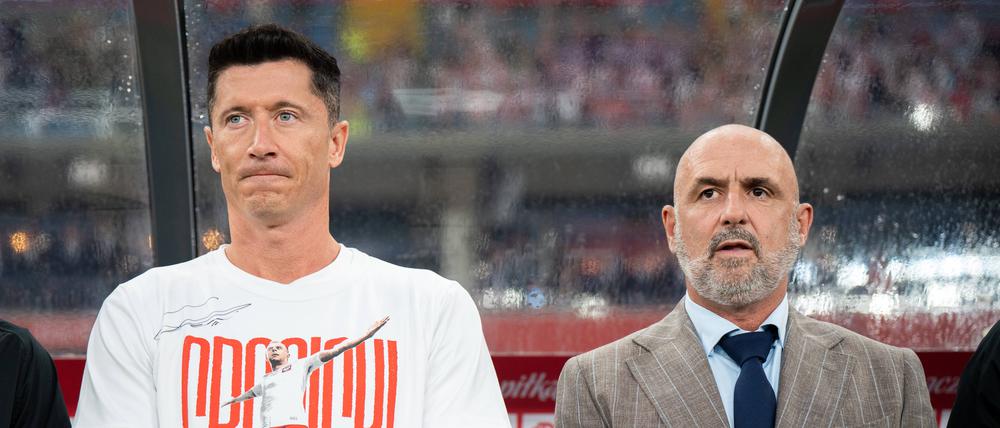 Robert Lewandowski (li.) und Polens Nationaltrainer Michal Probierz.