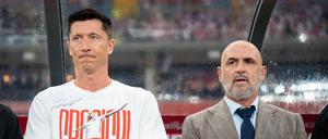 Robert Lewandowski (li.) und Polens Nationaltrainer Michal Probierz.