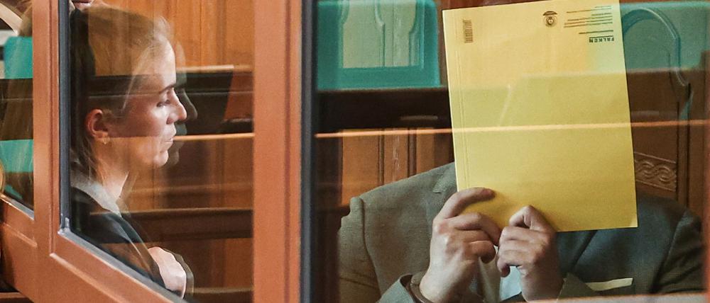 Mehr als fünf Jahre nach einem fehlgeschlagenen Auftragsmord steht mit einem 34-Jährigen der mutmaßliche Drahtzieher vor Gericht.