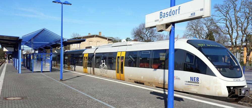 Unter anderem auf der RB27 reduziert der VBB zum Fahrplanwechsel im Dezember das Angebot am Wochenende und in den Randzeiten. (Archivbild)