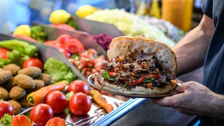 Durch das Lebensmittelüberwachungstransparenzgesetz sollten Bürger besser über Sauberkeit und Hygiene in Restaurants oder Imbissen informiert werden. (Archivbild)