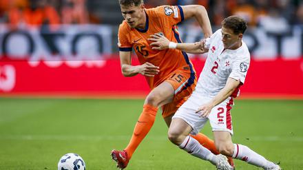 Micky van de Ven (links) zählte zu den zahlreichen Torschützen der Niederlande