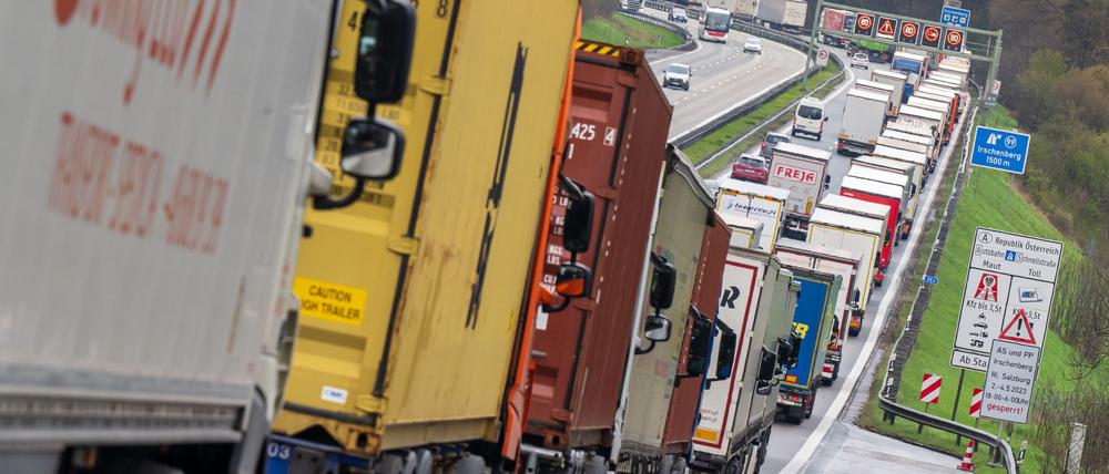 Bislang werden die meisten Lkw mit Diesel betrieben. (Archivbild) 