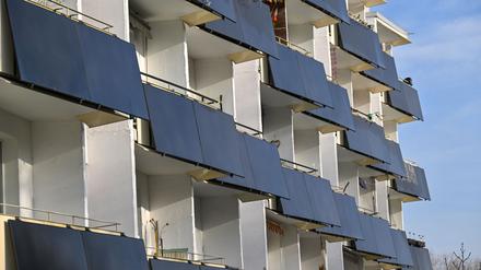 Balkonkraftwerke boomen – inzwischen gibt es eine Million der kleinen Solaranlagen.
