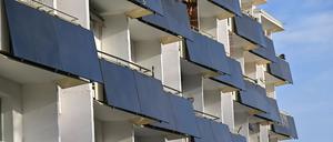 Balkonkraftwerke boomen – inzwischen gibt es eine Million der kleinen Solaranlagen.