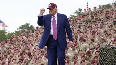 Präsident Donald Trump auf dem Militärstützpunkt Fort Bragg