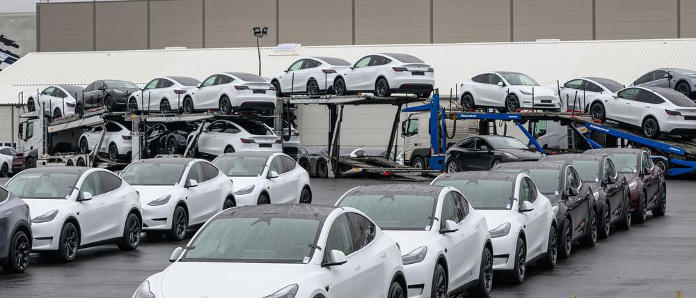 Tesla will als Robotaxis nach bisherigen Angaben zunächst handelsübliche Fahrzeuge des Typs Model Y einsetzen. (Archivbild)