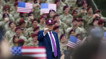 US-Präsident Donald Trump redete am 10. Juni vor Soldaten in Fort Bragg, North Carolina. 