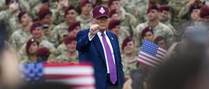 US-Präsident Donald Trump redete am 10. Juni vor Soldaten in Fort Bragg, North Carolina. 