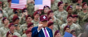 US-Präsident Donald Trump redete am 10. Juni vor Soldaten in Fort Bragg, North Carolina. 