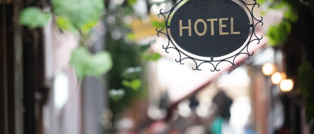 Der späte Ostertermin hat im April für ein deutliches Plus bei den Übernachtungszahlen in Hotels und anderen Beherbergungsbetrieben in Deutschland gesorgt.