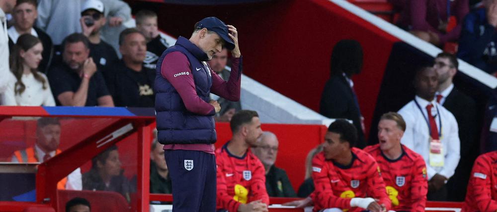 Thomas Tuchel verzweifelt vor der englischen Bank. Die Three Lions verlieren gegen Senegal ihr erstes Spiel unter dem neuen Trainer.