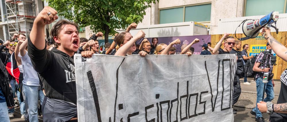 Junge Teilnehmer einer Neonazi-Demonstration am vergangenen Sonntag in Berlin.