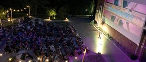  Freiluftkino bei der Dokumentale in den Tempelhofer „Atelier Gardens“. Credit: British Shorts