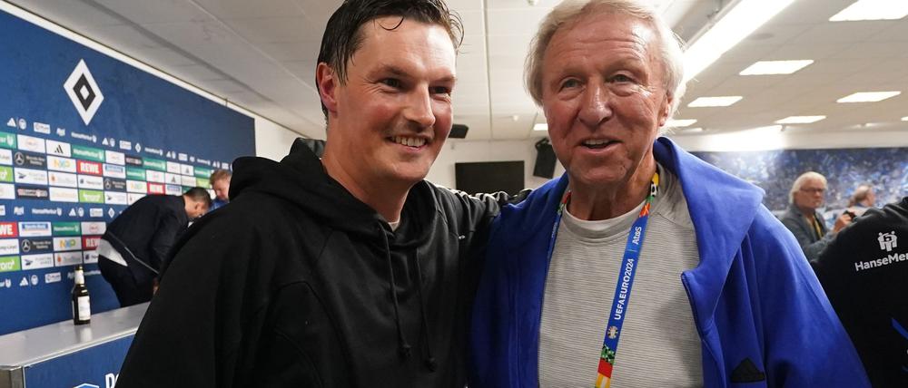 Horst Hrubesch (r) nach dem HSV-Aufstieg mit Trainer Merlin Polzin.