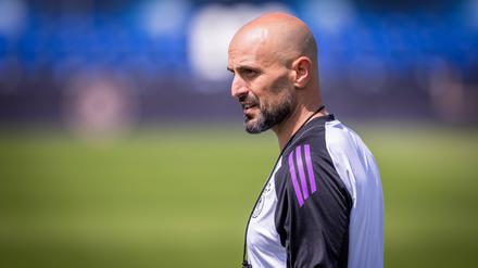 U21 Nationaltrainer Antonio Di Salvo im Trainingslager vor der anstehenden Europameisterschaft.