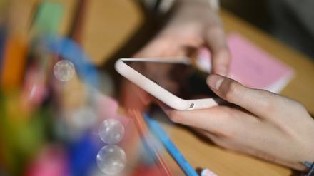 Kinder verbringen mehr Zeit am Smartphone als früher.