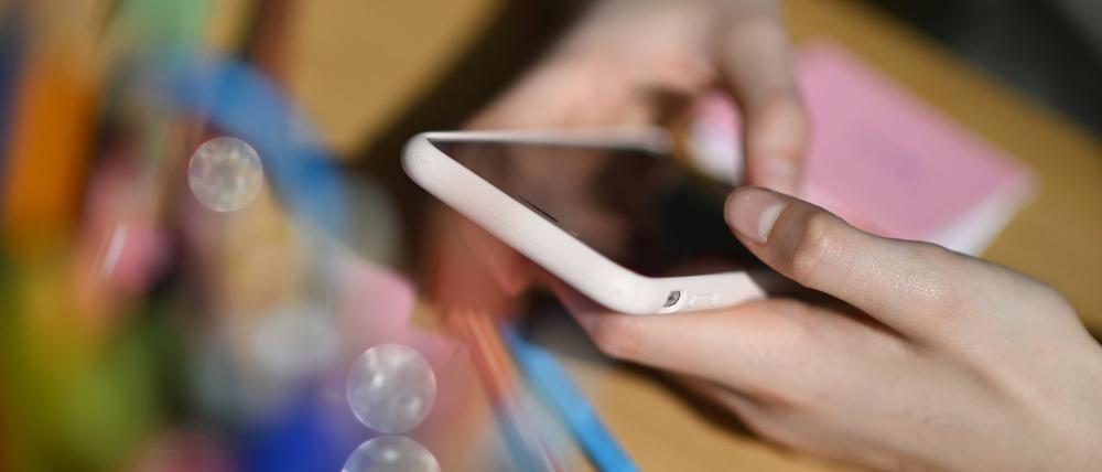 Kinder verbringen mehr Zeit am Smartphone als früher.