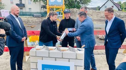 Grundsteinlegung Berlin Staaken, früherer Fliegerhorst Flughafen, später Krankenhaus. Mit Waldorf-Schule Staaken