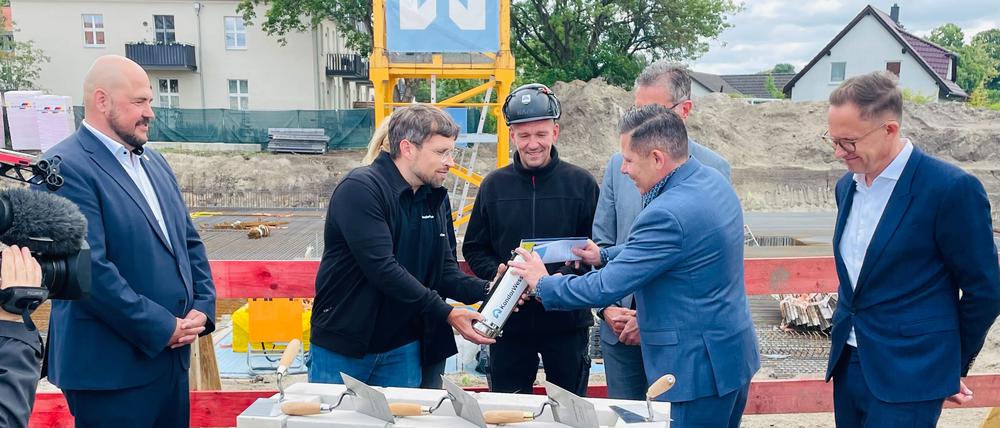 Grundsteinlegung Berlin Staaken, früherer Fliegerhorst Flughafen, später Krankenhaus. Mit Waldorf-Schule Staaken