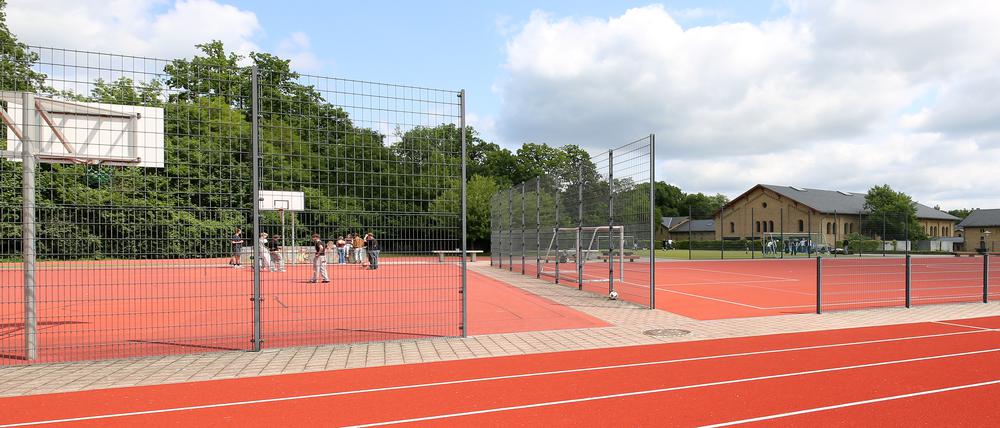Bereits für den Breitensport geöffnet sind etwa die Sportplätze des Oberstufenzentrums (OSZ) I in Potsdam.