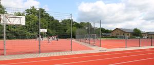 Bereits für den Breitensport geöffnet sind etwa die Sportplätze des Oberstufenzentrums (OSZ) I in Potsdam.