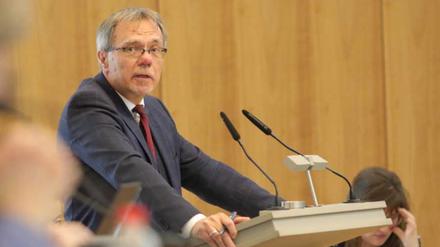 Burkhard Exner (SPD) führt nach der Abwahl von Mike Schubert (SPD) als Interims-OB die Amtsgeschäfte im Rathaus.