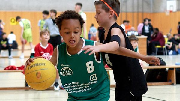 Das Pfingstturnier 2025, das die Basketball-Gemeinschaft Zehlendorf (BG Zehlendorf) auch in der Halle der JFK ausrichtete, war das größte Basketball-Turnier Deutschlands: 306 Teams nahmen teil.