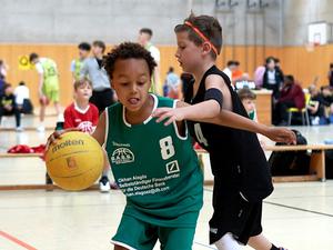 Das Pfingstturnier 2025, das die Basketball-Gemeinschaft Zehlendorf (BG Zehlendorf) auch in der Halle der JFK ausrichtete, war das größte Basketball-Turnier Deutschlands: 306 Teams nahmen teil.