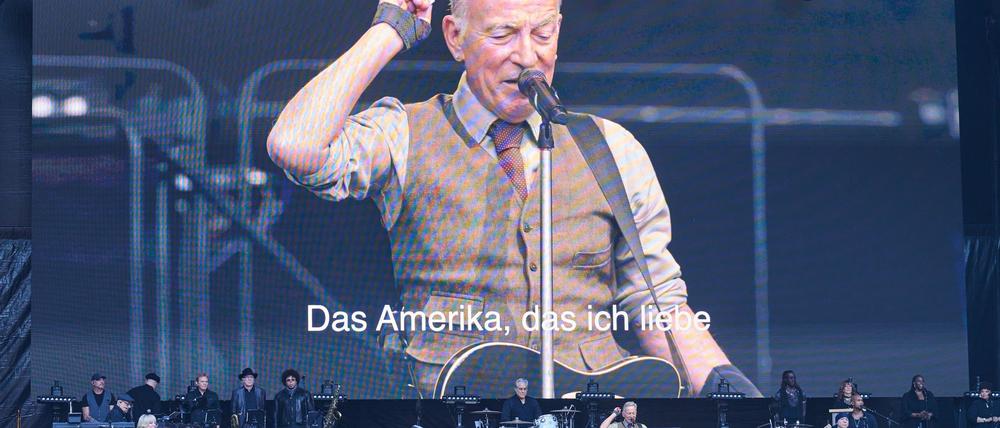 Bruce Springsteen spielte im Olympiastadion in Berlin - und hatte auch eine politische Botschaft.