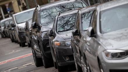 Die durchschnittliche Höhe der Motorhauben von Autos hat sich laut einer Studie seit 2010 jährlich um 0,5 Zentimeter erhöht. (Archivbild)