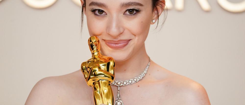 „Anora“-Darstellerin Mikey Madison setzte sich bei den Oscars dieses Jahr in der Kategorie „Beste Hauptdarstellerin“ gegen Cynthia Erivo („Wicked“), Karla Sofía Gascón („Emilia Pérez“), Fernanda Torres („Für immer hier“) sowie Demi Moore („The Substance“) durch.